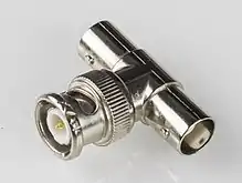 Conector BNC en T.