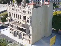 Maqueta del edificio, en Cataluña en Miniatura.