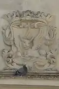 Escudo pareja del anterior, ambos de principios del siglo&nbsp;XVIII.