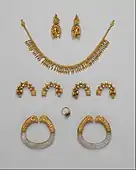 Las joyas Ganímedes; circa 300 AC; oro; diversas dimensiones; origen desconocido (se dice se encontró cerca de Thesalonika (Grecia)); Metropolitan Museum of Art