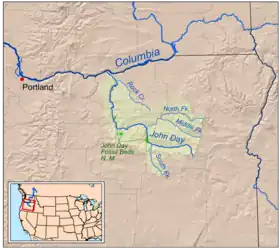 El río John Day fluye por el noreste del estado, desaguando en el Columbia.