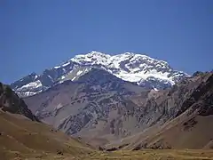 2. Aconcagua es el pico más alto tanto en el hemisferio Sur como en el hemisferio Occidental.
