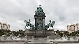 Monumento a María Teresa.