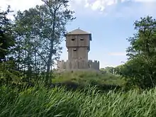 Reconstrucción de la mota castral de Oostkapelle (Zeelanda, Países Bajos).