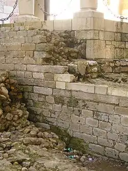 Restos de la muralla romana en el entorno de San Isidoro