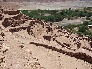 Parapetos y terrazas en el Pucará de Quitor