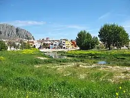 Vista de Beniarbeig y del río Gerona.
