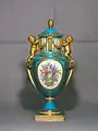 Jarrón de porcelana de Sèvres «bleu céleste» de 1779