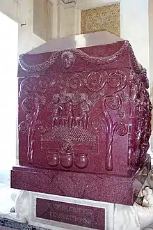 Sarcófago de Constantina, hija de Constantino I, tallado en pórfido rojo púrpura.