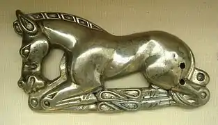 Caballo de plata de la cultura de los Ordos, un pueblo del Desierto de Ordos (Mongolia Interior, actual China), siglo&nbsp;IV&nbsp;a.&nbsp;C. al siglo&nbsp;I&nbsp;a.&nbsp;C.