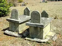 Tumba de ranura y pestaña de esteatita  en Dahlonega (Georgia)