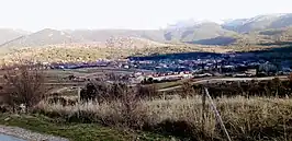 Vista de la localidad desde el camino de ascenso al Cerro de Matabueyes
